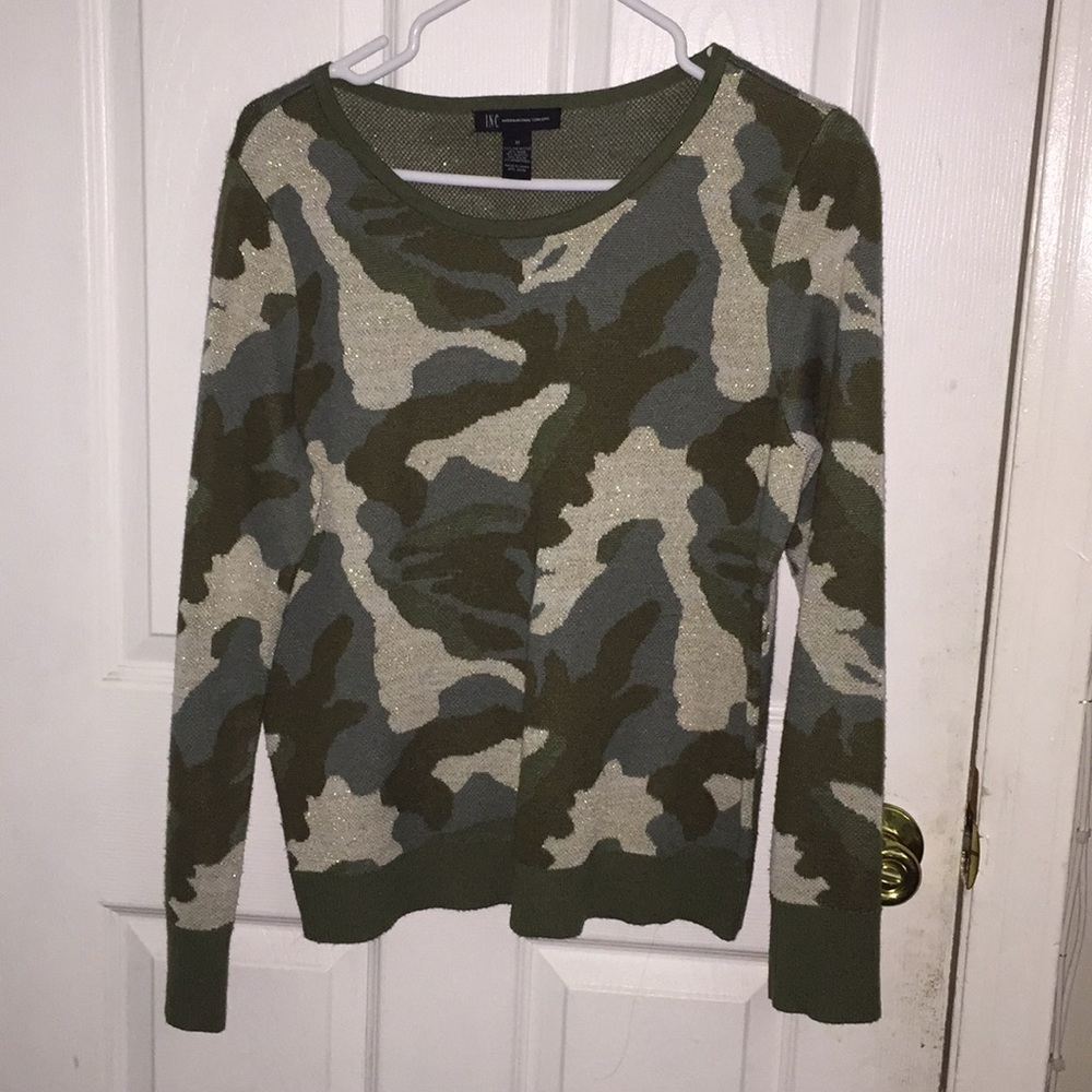 Camo long sleeved sweater